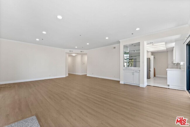 Building Photo - 8558 Chalmers Dr