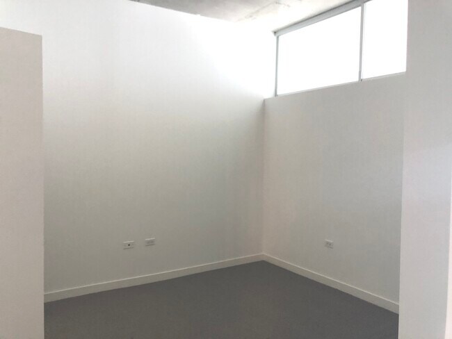 Building Photo - 235 W Van Buren St