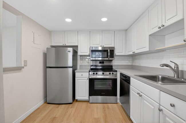 Primary Photo - 51 Flanders B