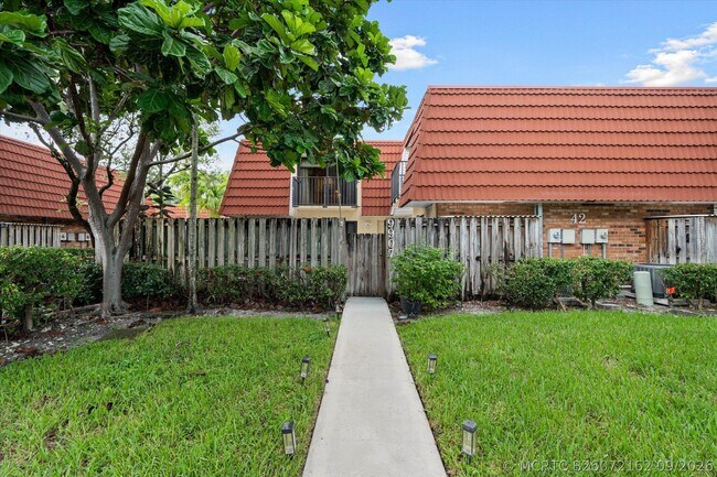 Building Photo - 9907 NW 6th Pl