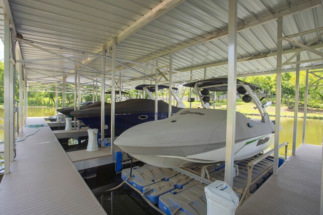 Building Photo - 2024 Albatross Way