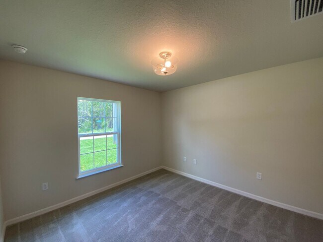 Building Photo - $700 off first month's rent! - Desirable Citrus Springs Neighborhood 3/2/2