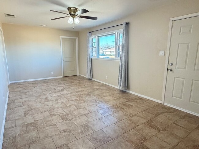 Building Photo - 2434 Beechwood St