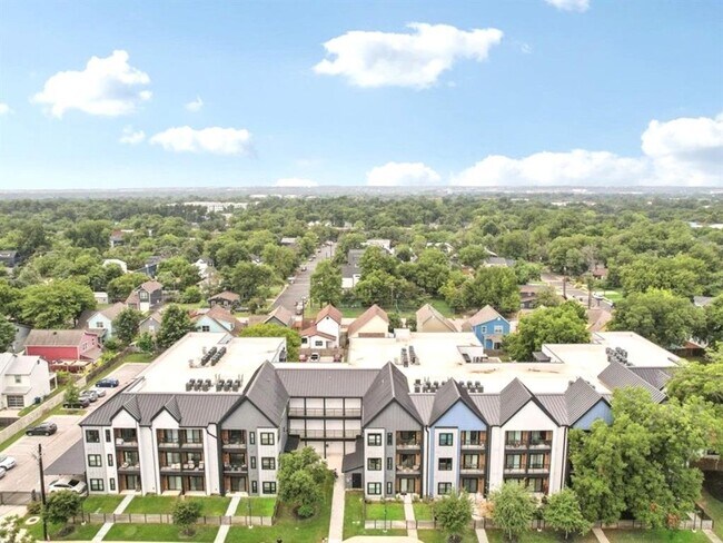 Building Photo - 3101 Govalle Ave