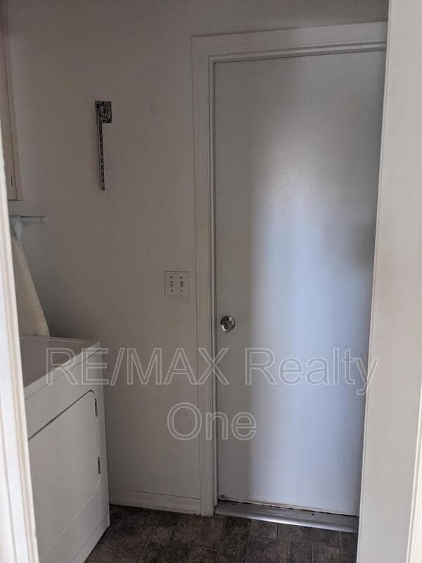 Building Photo - 271 N Lombardy Point