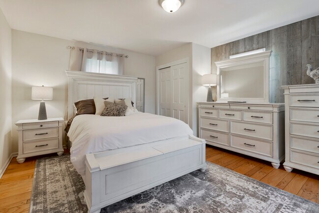 Building Photo - 160 Beecher St