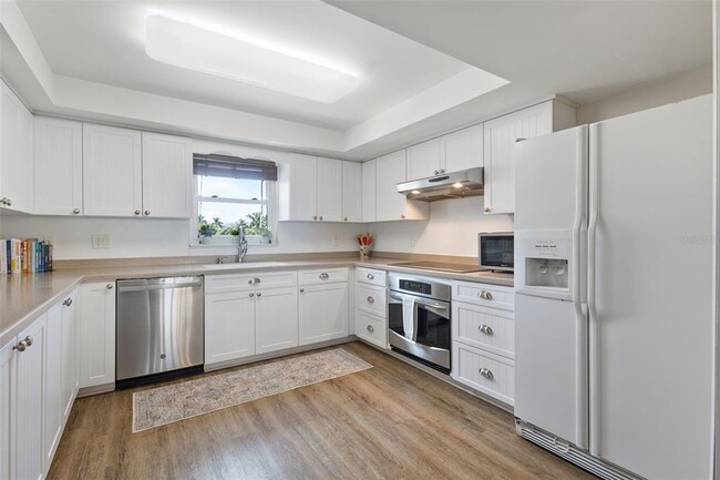 Building Photo - 5130 Brittany Dr S
