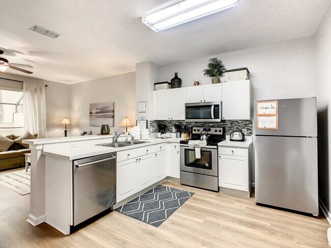 Building Photo - 2314 Silver Palm Dr