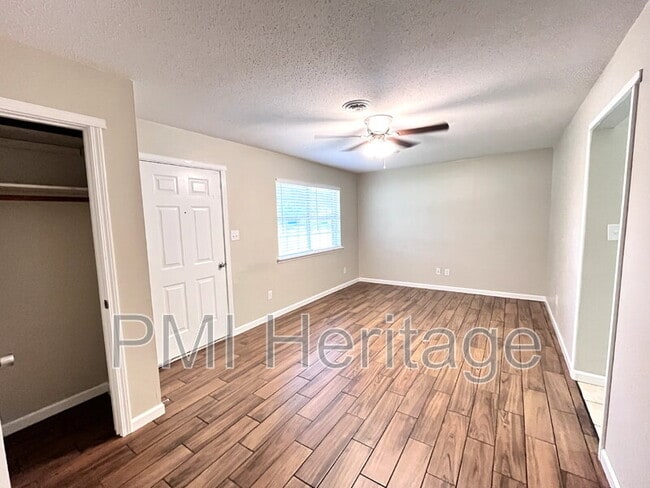 Building Photo - 2100 Cottonwood Pl