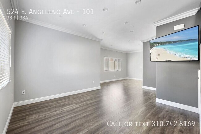 Building Photo - 524 E Angeleno Ave