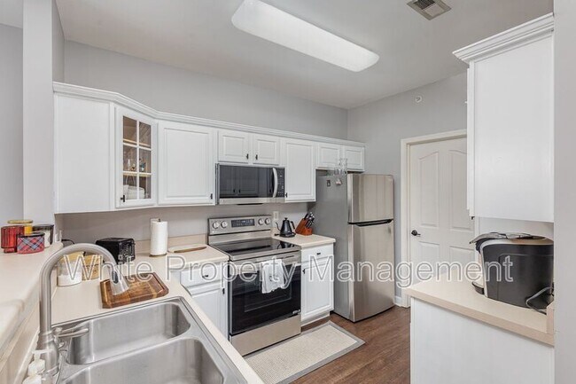 Building Photo - 17135 Red Feather Dr