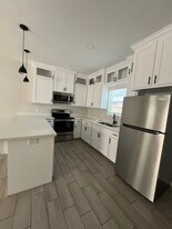 Building Photo - 1630 Playa Dr