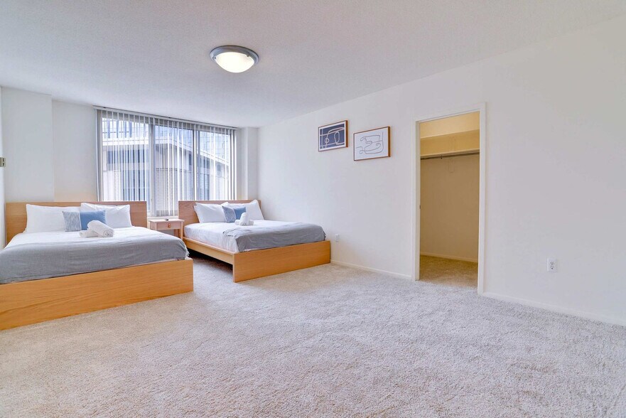 Building Photo - 1600 S Eads St