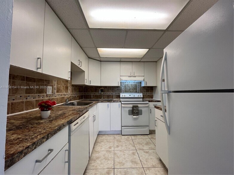 Building Photo - 4354 NW 9th Ave