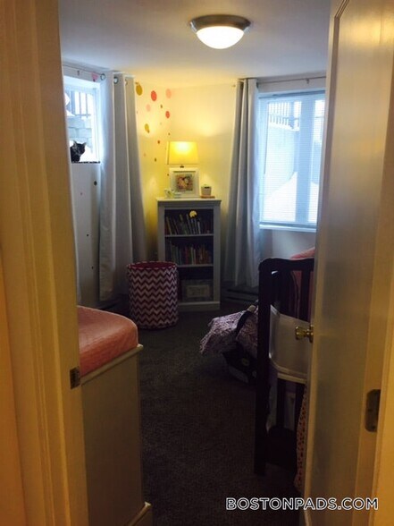 Building Photo - 43 May St