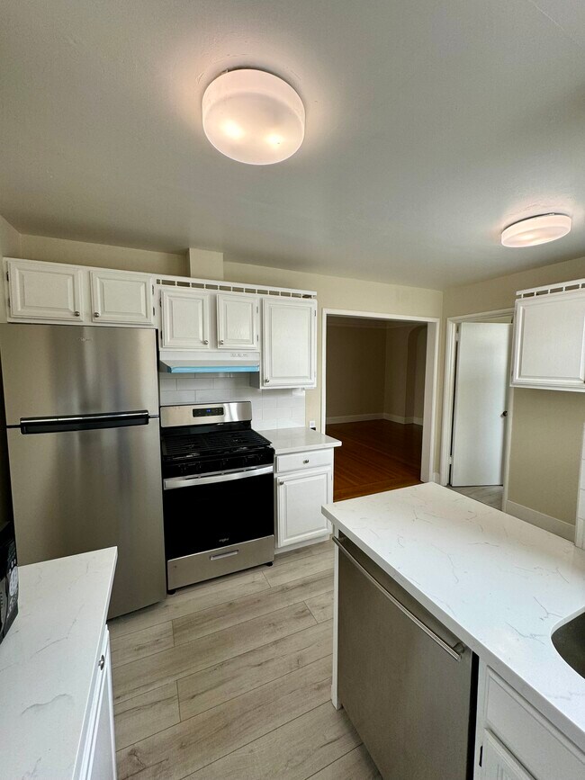 Building Photo - 2538 15th Ave