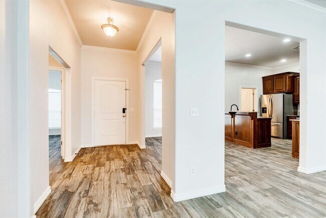 Building Photo - 3104 Loren Dr