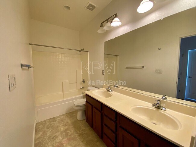 Building Photo - 10814 Peony Pl Dr