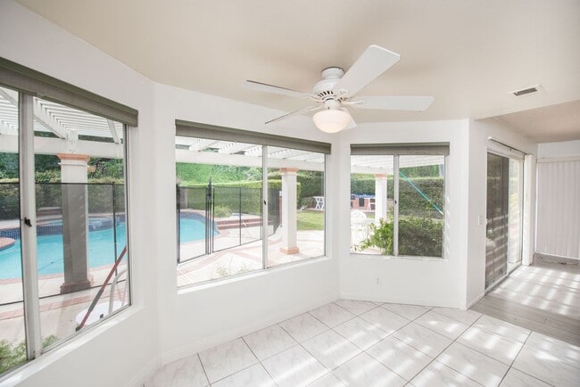 Building Photo - Rose Hills