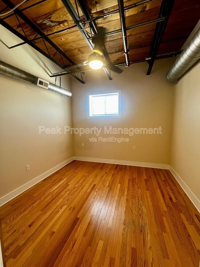 Building Photo - 2709 W Broad St