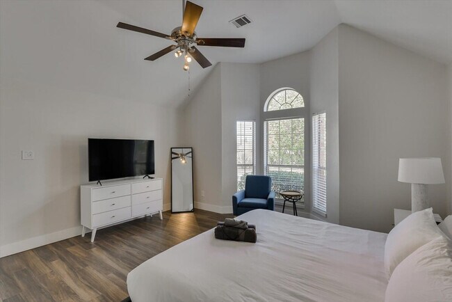 Building Photo - 516 Maywood Ln