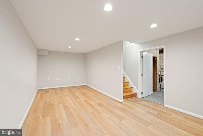 Building Photo - 9356 Birchwood Ct