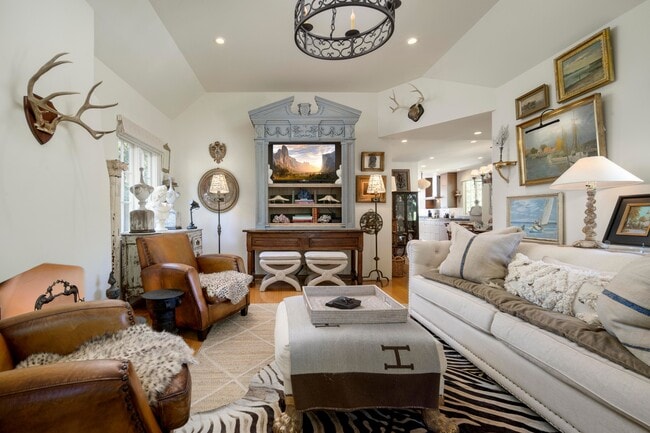 Building Photo - 3109 Calle Cedro