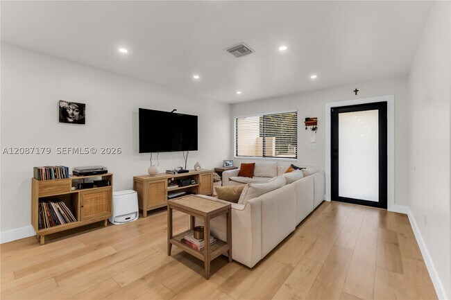 Building Photo - 2437 SW 99th Ct