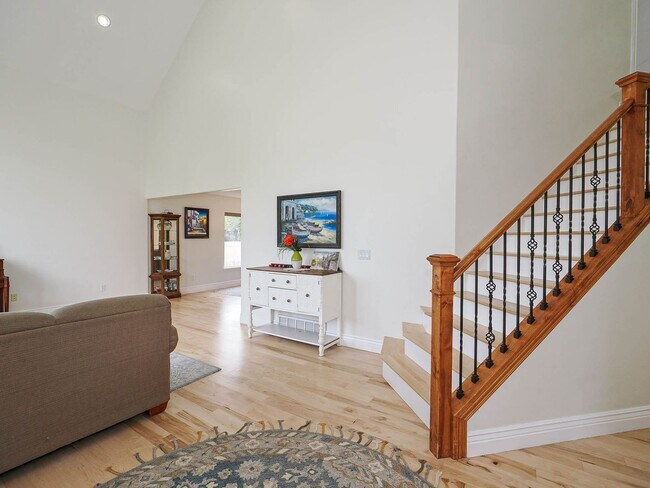 Building Photo - 4 Bedroom, 2.5 bathroom Bluffdale Home