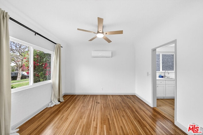 Building Photo - 1050 S Hayworth Ave