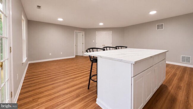 Building Photo - 7302 Ivycrest Pl