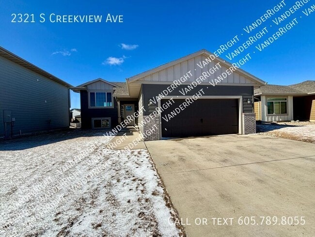 Building Photo - 4 Bedroom 2 Bath House in SW Sioux Falls!