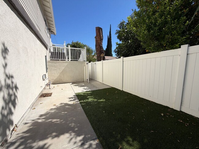 Building Photo - 25461 Cole St