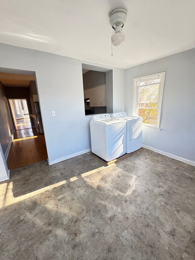 Building Photo - 511 N Taylor Ave