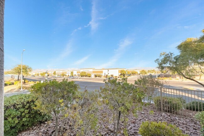 Building Photo - IMMACULATE 2 BEDROOM CONDO IN HENDERSON!