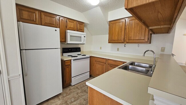 Building Photo - 544 E Windsor Dr