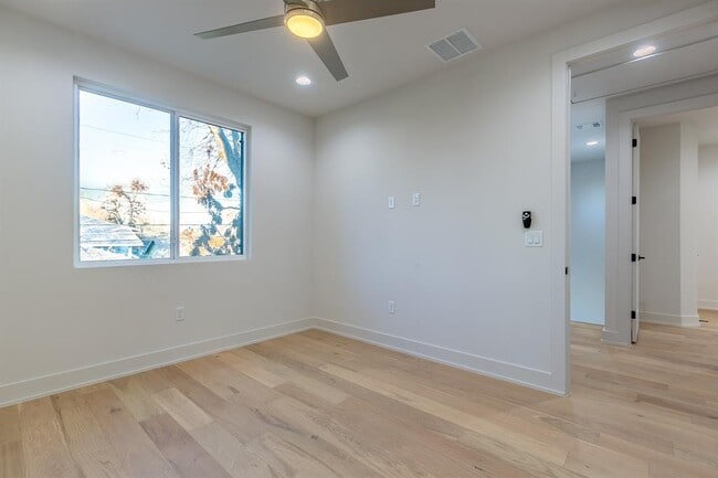 Building Photo - 2008 Canterbury St