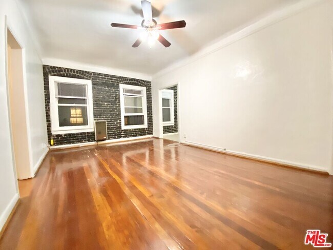 Primary Photo - 608 S Dunsmuir Ave