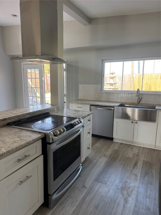 Building Photo - 7526 Dearborn St