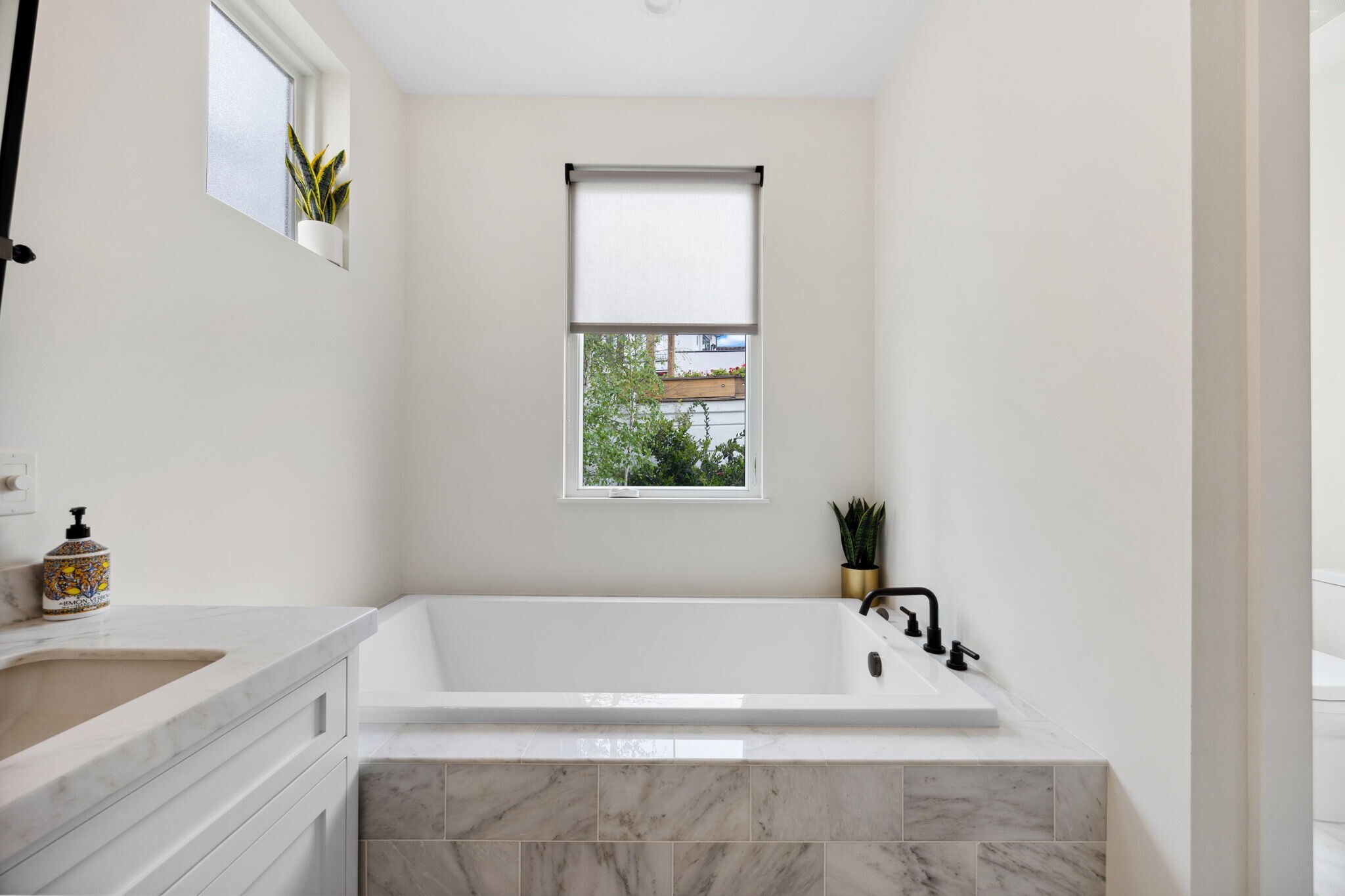 Building Photo - 2801 Bayside Dr