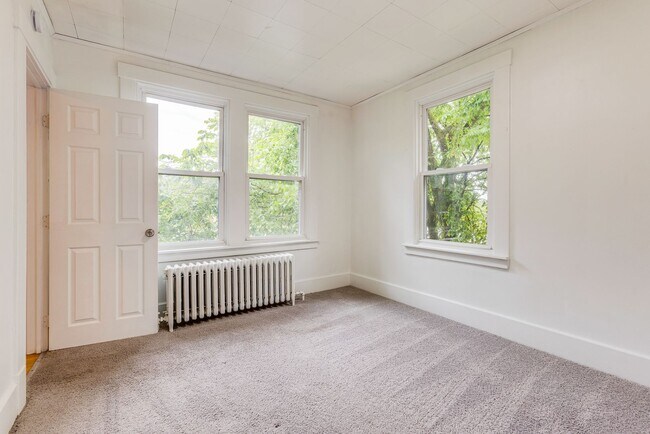 Building Photo - 406 Kingsboro St