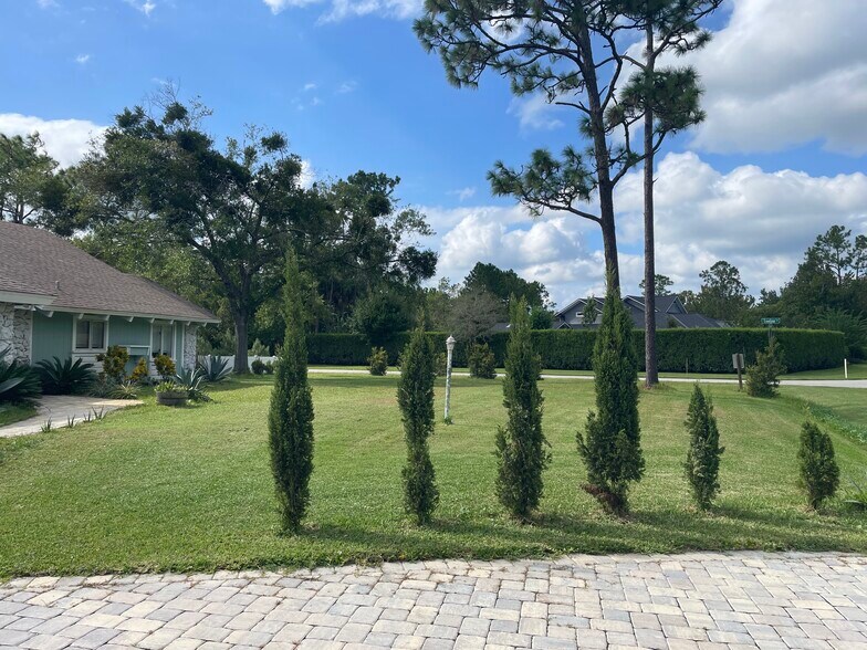 Building Photo - 213 Riverbend Rd