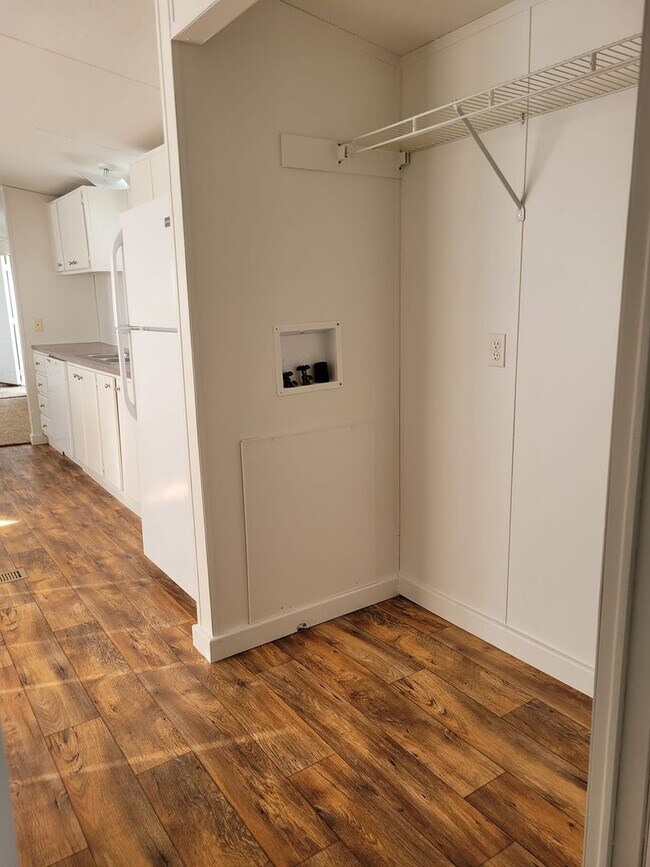 Building Photo - Ready to move in!