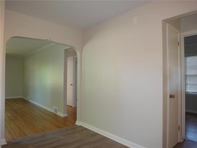 Building Photo - 2336 Ives Ln N