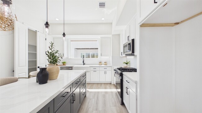 Building Photo - 2417 Harrington St