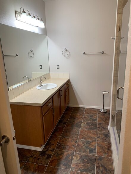 Bathroom - 1661 NE Market Dr