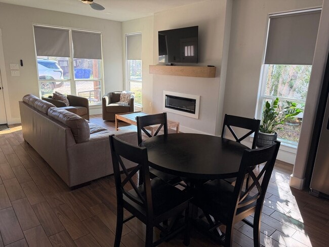 Building Photo - 9814 Angel Bend