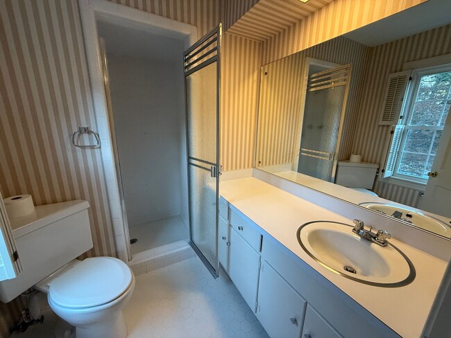 Building Photo - 1118 Laurel Ln NW