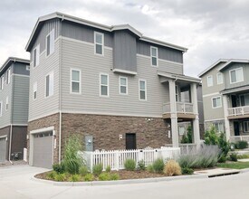 Building Photo - AWESOME MAINTENANCE-FREE PATIO HOME WITH 3 BDRMS, 3 BATHS & 2-CAR GARAGE!