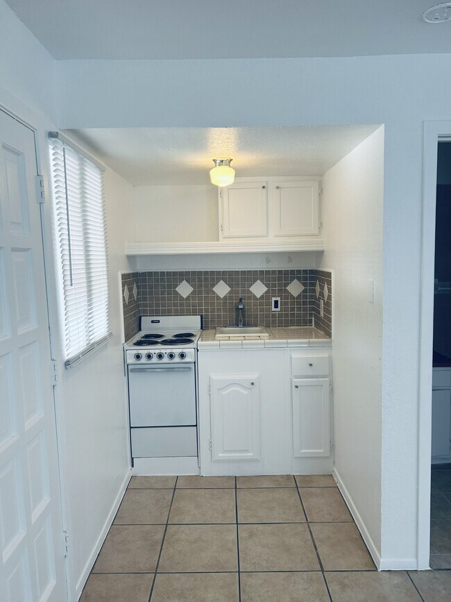 Building Photo - 1008 Clayton Nolen Dr